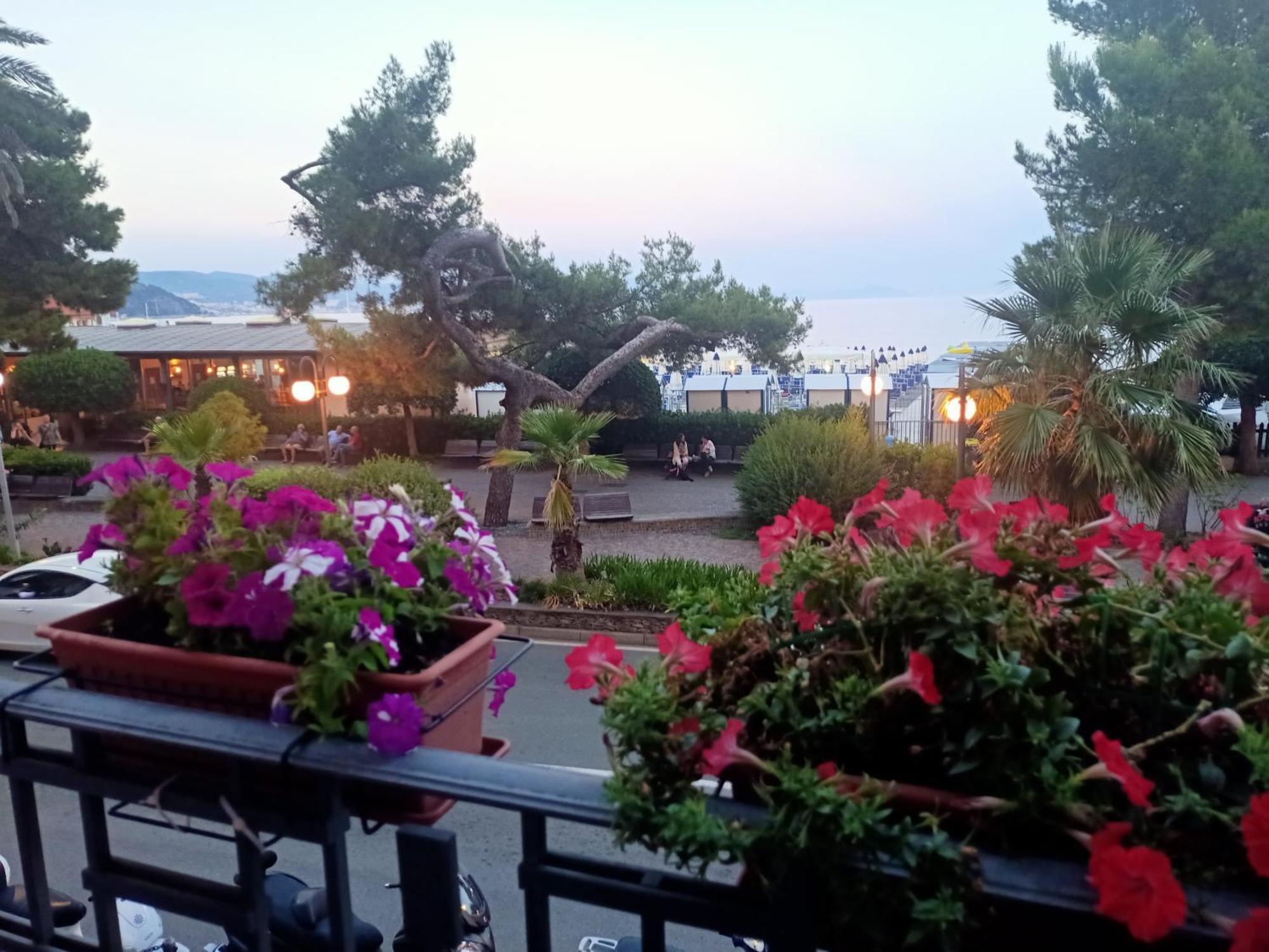 Hotel Serena Arenzano Luaran gambar