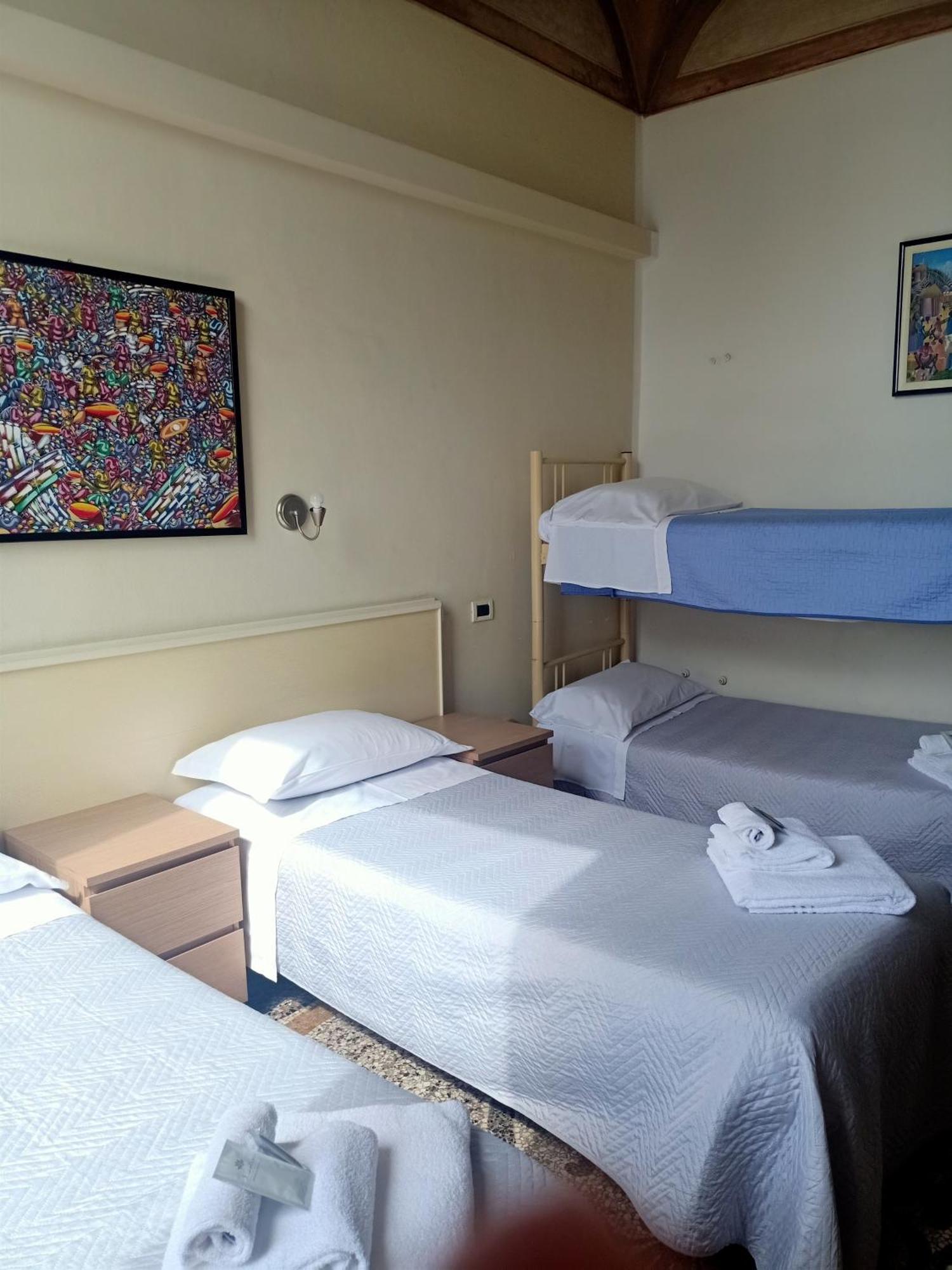 Hotel Serena Arenzano Bilik gambar