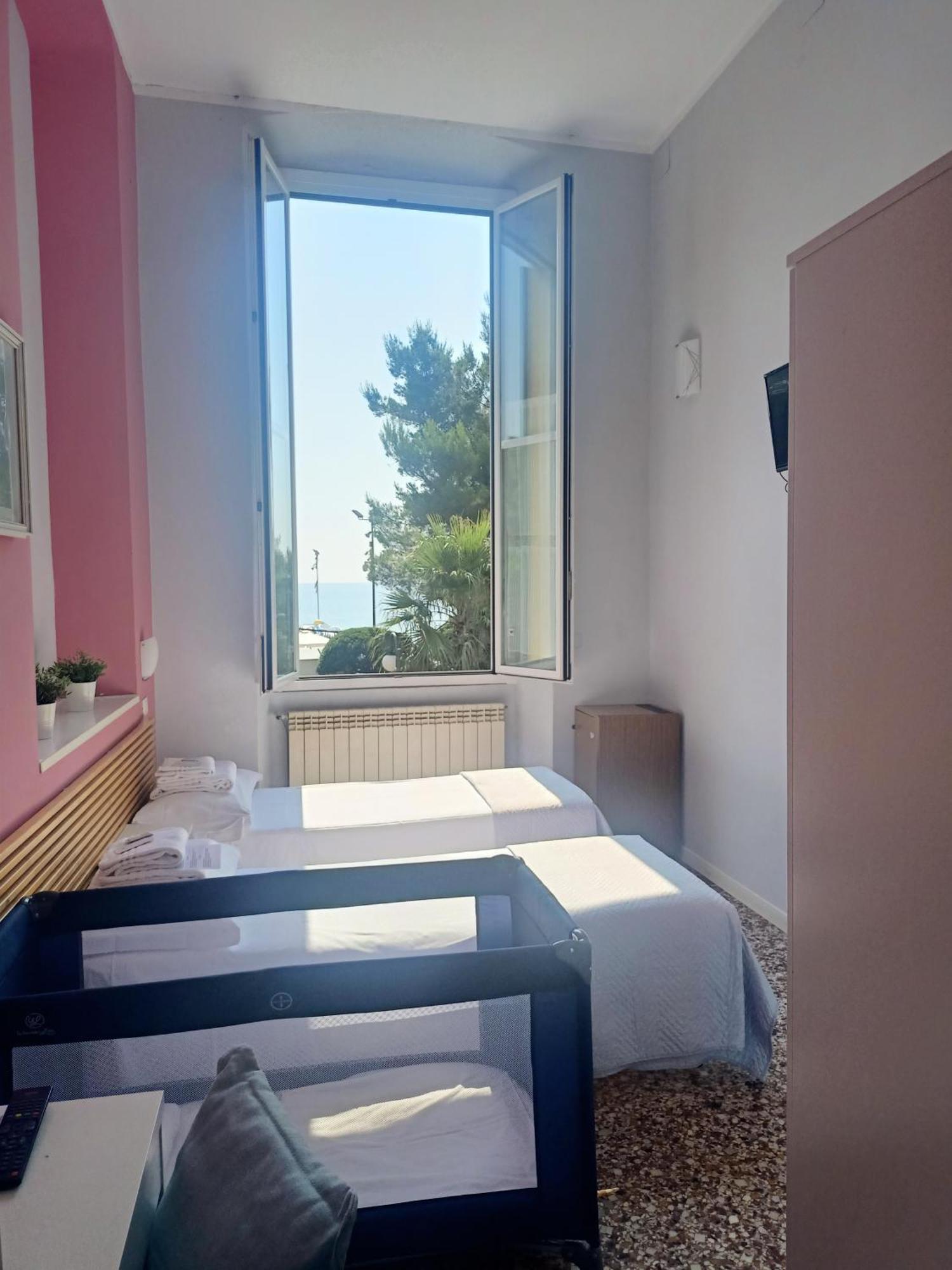Hotel Serena Arenzano Luaran gambar